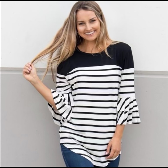 NEW Striped top 🖤🤍🖤🤍 - Picture 1 of 2